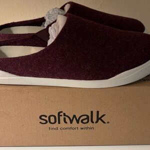 SoftWalk Women's Maroon Felt Mule Slipper Shoes in 7-wide